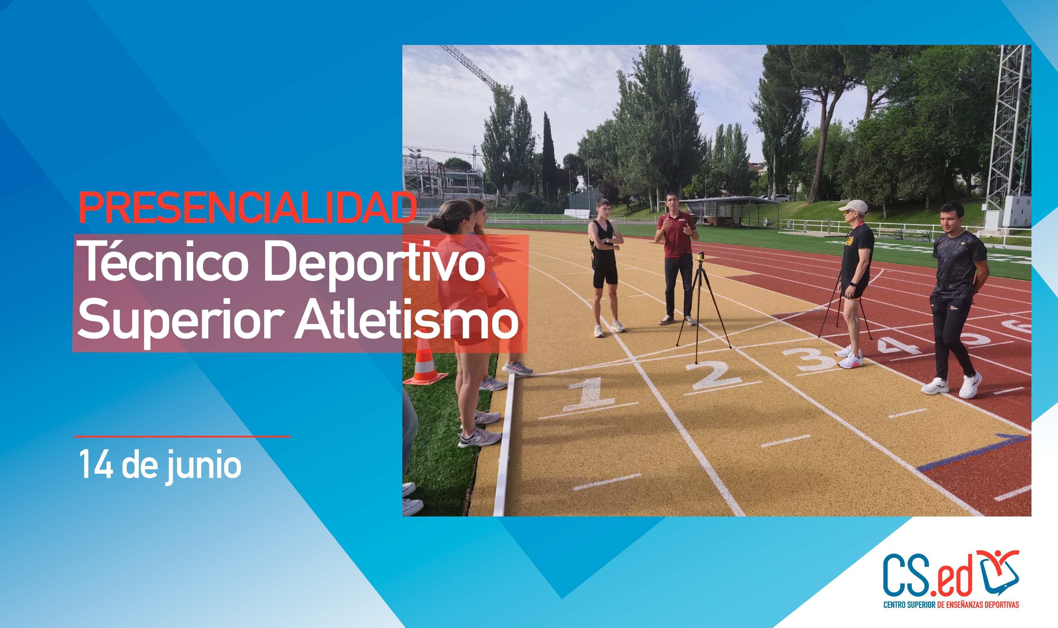 Cinco personas de pie en una pista de atletismo cerca de los carriles marcados del 1 al 4, algunas con bastones y cuadernos en la mano. Al fondo, árboles y un campo verde. El texto dice: "PRESENCIALIDAD Técnico Deportivo Superior Atletismo. 14 de junio". Logotipo de CS.ed en la esquina.