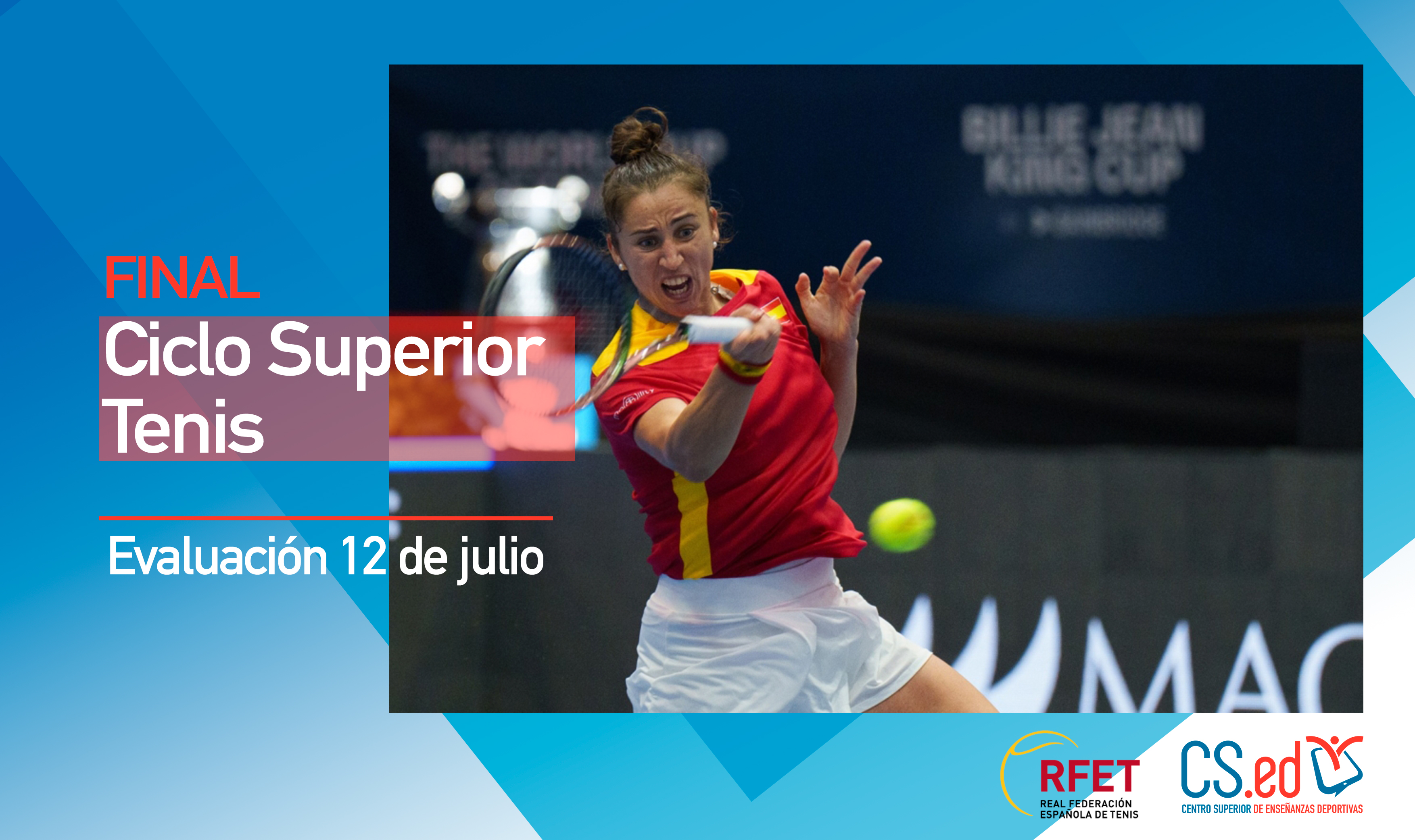 Una jugadora de tenis vestida de rojo y amarillo golpea de revés durante un partido. El texto superpuesto dice "FINAL Ciclo Superior Tenis Evaluación 12 de julio". Logotipos de la RFET y CS.ed