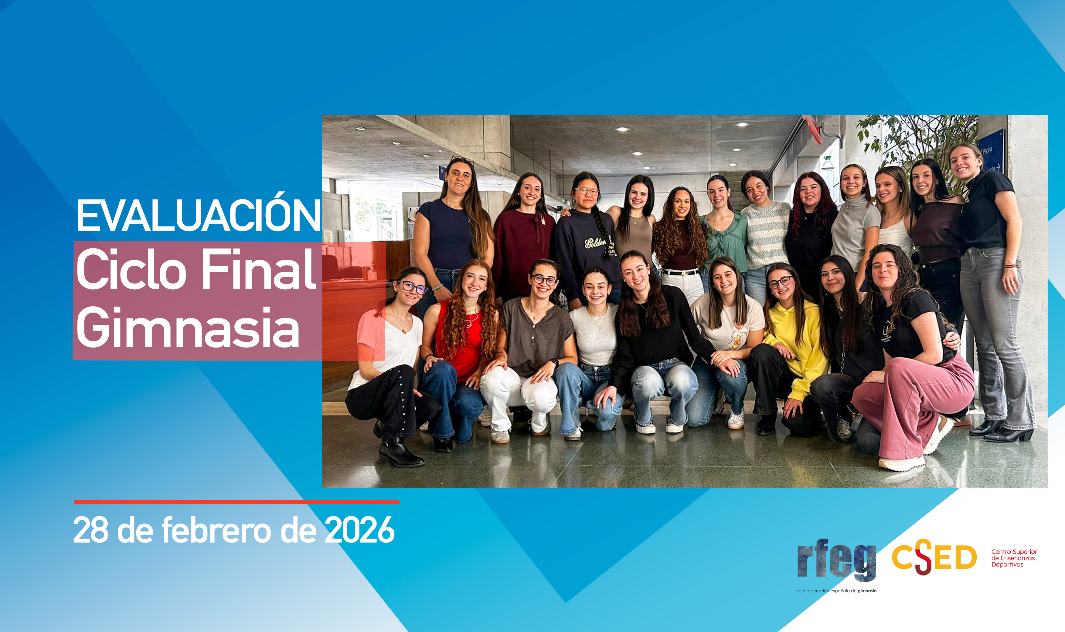 Imagen informativa de la evaluación del Ciclo Final de Gimnasia (28 de febrero). A la derecha, una fotografía de un grupo numeroso de mujeres posando en el interior de un edificio. A la izquierda, el texto del evento sobre fondo azul. En la parte inferior derecha aparecen los logotipos de la RFEG (Real Federación Española de Gimnasia) y el CS.ed.