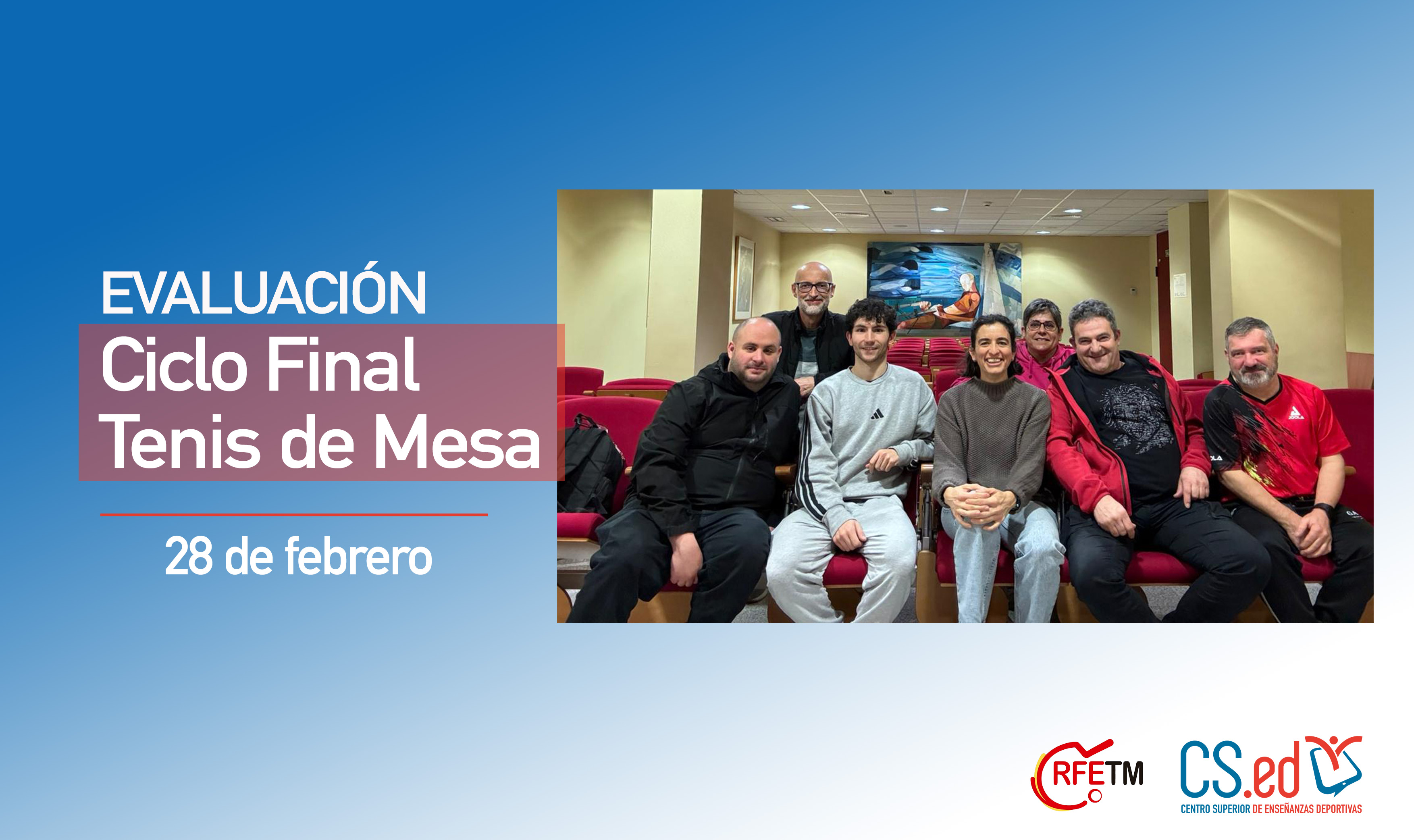 **Imagen de la evaluación del Ciclo Final de Tenis de Mesa (28 de febrero).** A la derecha, una fotografía de un grupo de siete personas sonrientes sentadas en un salón de actos. A la izquierda, el texto informativo sobre fondo azul. En la esquina inferior, los logotipos de la **RFETM** y el **CS.ed**