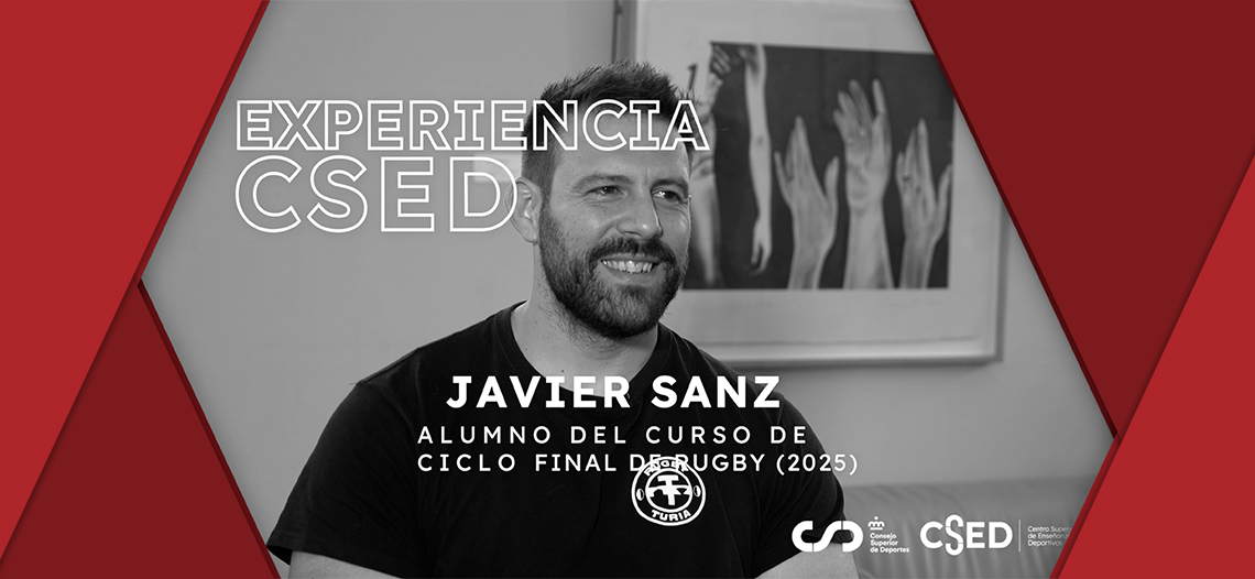 Javier Sanz sonriendo, en una imagen promocional de "Experiencia CSED" sobre el Ciclo Final de Rugby 2025.